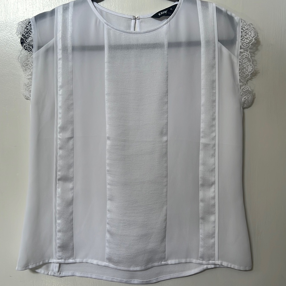 Blouse with lace detailing on sleeves